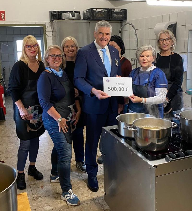 Gendarmerie-Polizeifreunde unterstützen Cooking-Team Silberzwiebel